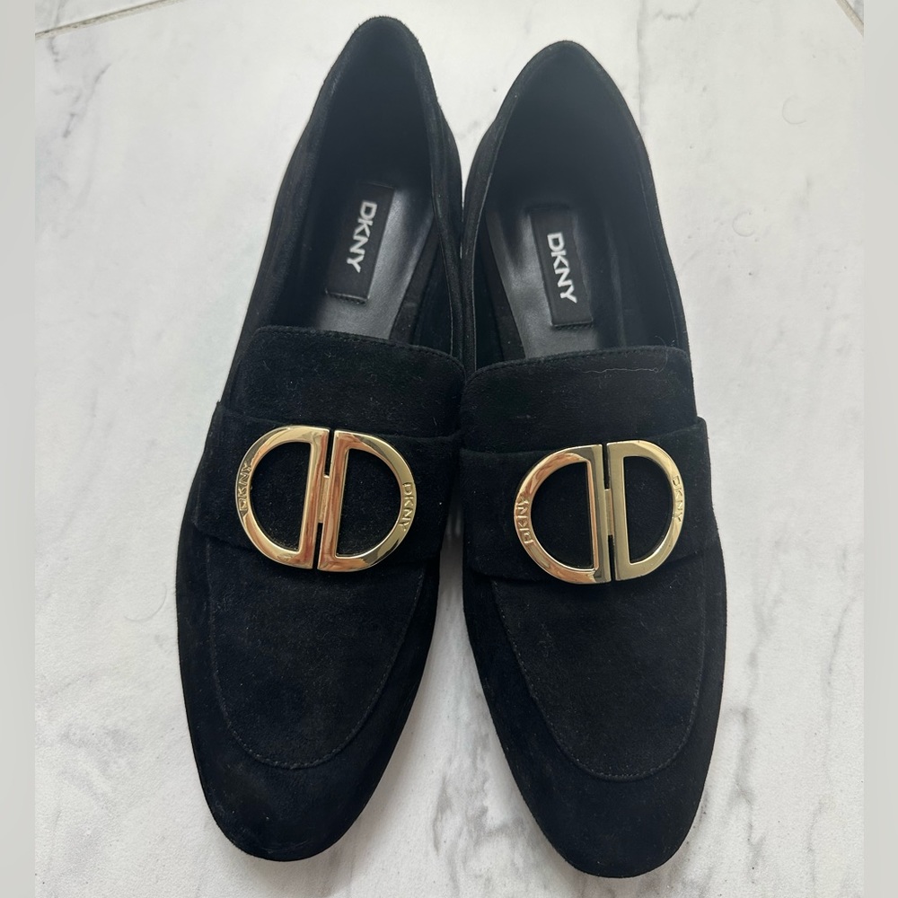 DKNY Women’s Flat Eli Suede Loafers Shoes Black Gold Accent Logo Size 5.5
